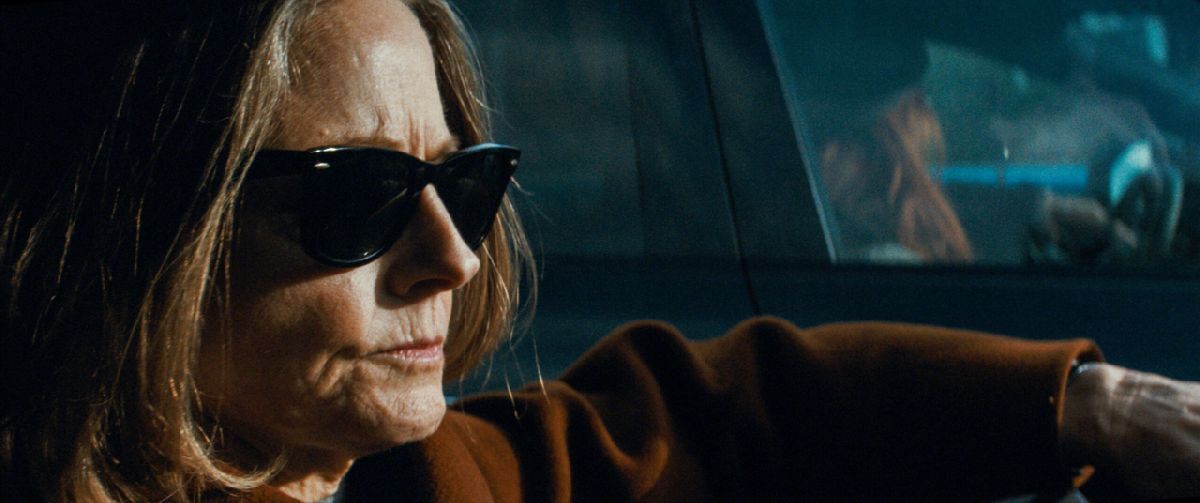Eine Person mit Sonnenbrille
