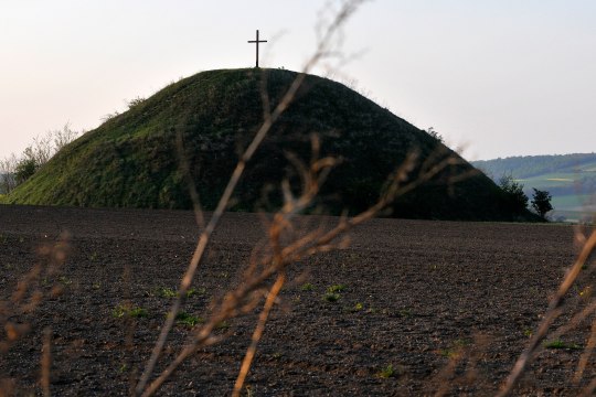 Eines der größten Hügelgräber Mitteleuropas wartet in Großmugel um bestaunt zu werden ... , © Weinviertel Tourismus / Mandl