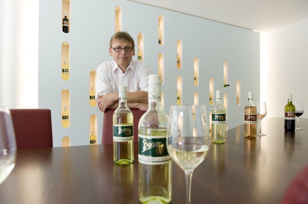Winzer Gerhard Bohrn im Verkostungsraum